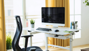 découvrez comment un bureau assis-debout peut améliorer votre concentration et réduire la fatigue lors du télétravail grâce à une méthode simple et efficace.